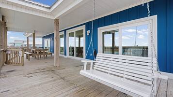 House, 5 Bedrooms | Outdoor dining