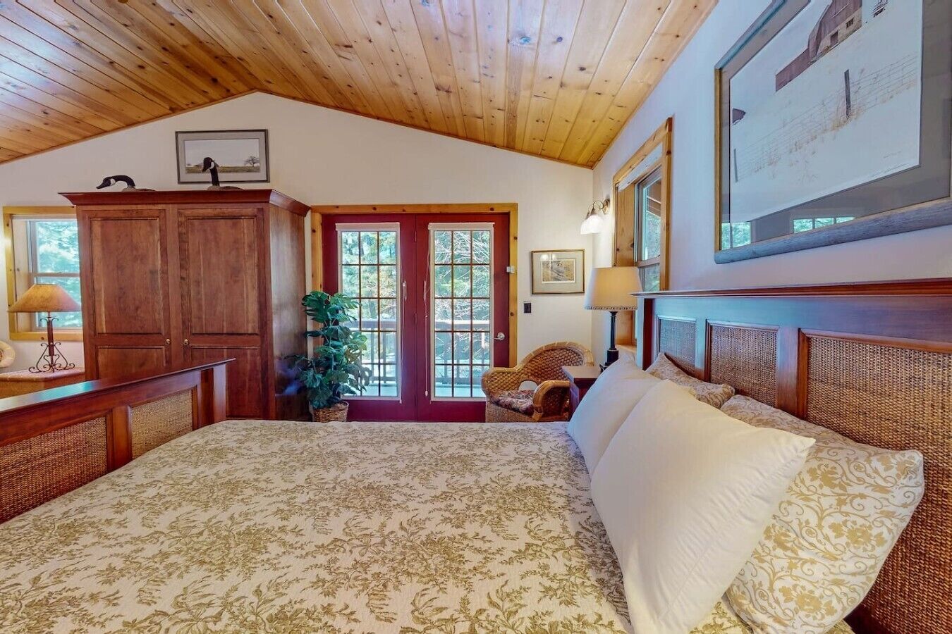 2 bedrooms, WiFi (free), bed sheets