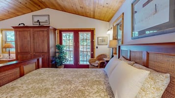 2 bedrooms, WiFi (free), bed sheets