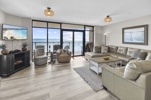 Living area - Southwind 1401 4 Bedroom Condo (Myrtle Beach)