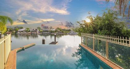 The Deck House Cullen Bay with Infinity Pool