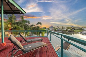 Property grounds - The Deck House Cullen Bay with Infinity Pool (Larrakeyah)