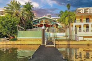 Exterior - The Deck House Cullen Bay with Infinity Pool (Larrakeyah)