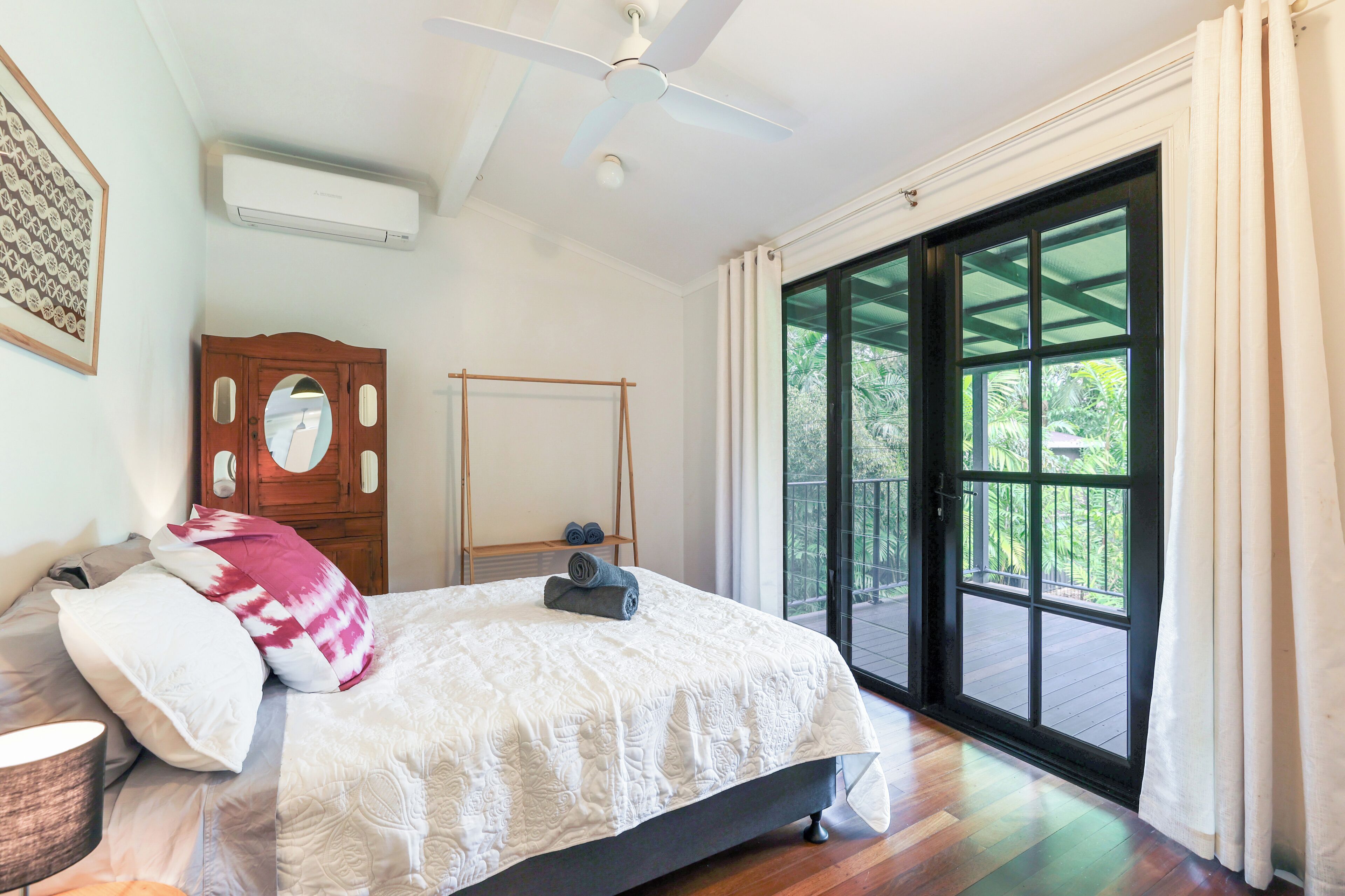 4 bedrooms, iron/ironing board, travel cot, free WiFi