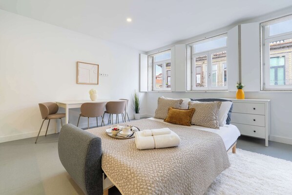 1 habitación, tabla de planchar con plancha, cuna de viaje y internet 