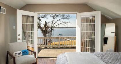 Lakefront House with Kayaks, BBQ in Peaceful Flint