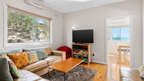 Smart TV - Sunbeam Cottage on the Lake (Toukley)