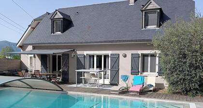 HOUSE HAUTES PYRENEES (65260) VILLELONGUE WITH SWIMMING POOL AND JACUZZI