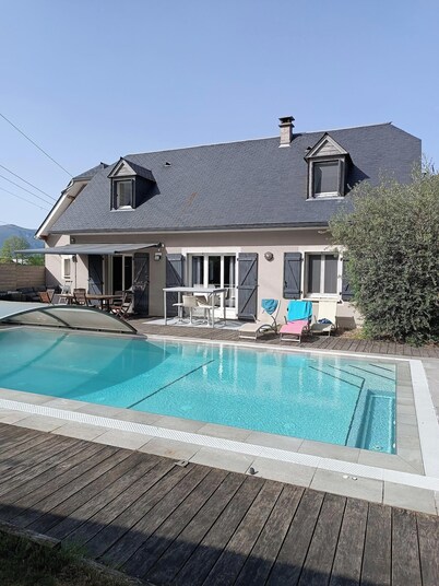 HOUSE HAUTES PYRENEES (65260) VILLELONGUE WITH SWIMMING POOL AND JACUZZI