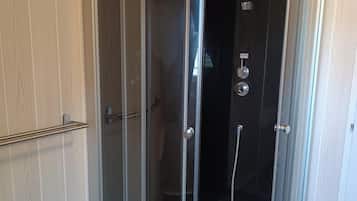 Douche, sĂšche-cheveux, serviettes fournies, savon
