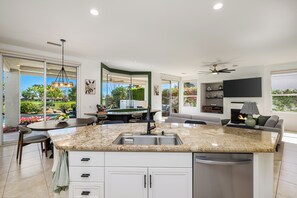 Dining - Stunning Private Pool Home Overlooking the 8th and 9th Double Fairway in PGA (La Quinta)
