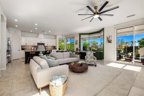 Living area - Stunning Private Pool Home Overlooking the 8th and 9th Double Fairway in PGA (La Quinta)