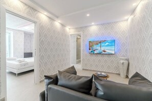 Interior - Red Velvet Desire - Elegant 2 bedroom seaside retreat steps from the ocean (Callao Salvaje)
