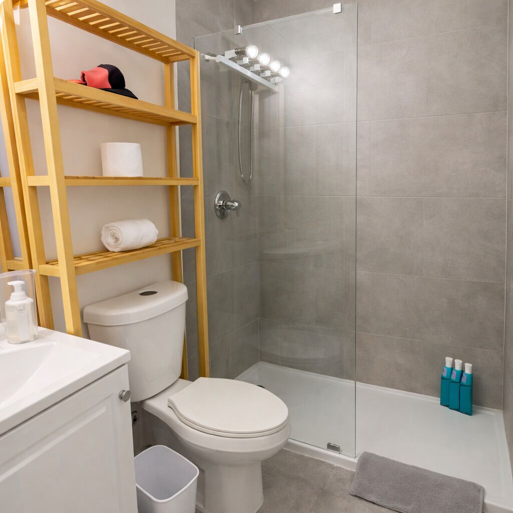 开间 | 浴室 | 淋浴设施、免费洗浴用品、毛巾、肥皂