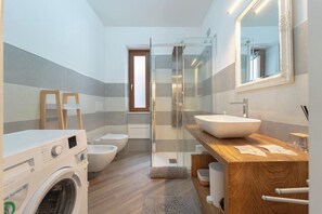 Shower, bidet - The Window on the Port of Alghero (Alghero)