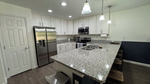 3-bedroom house in Jacksonville near everything with great privacy.