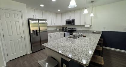 3-bedroom house in Jacksonville near everything with great privacy.