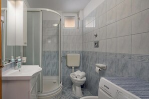 Family Apartment, Multiple Bedrooms (Seaview Apartment With Jacuzzi Ivano) | Bathroom - Seaview Apartment With Jacuzzi Ivano (Novi Vinodolski)