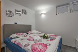 Family Apartment, 2 Bedrooms, Balcony (Seaview Apartment With Jacuzzi Ivano) - Seaview Apartment With Jacuzzi Ivano (Novi Vinodolski)
