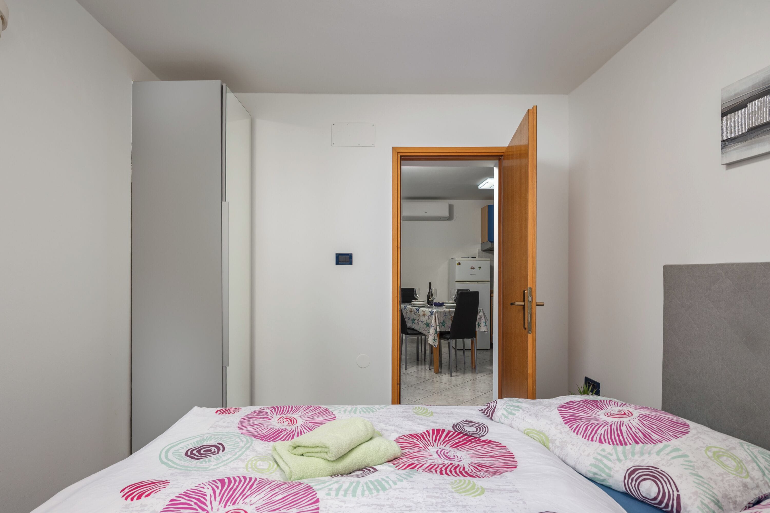 2 عدّة غرف نوم وواي فاي مجانًا وملاءات أسرّة