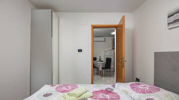 Family Apartment, Multiple Bedrooms (Seaview Apartment With Jacuzzi Ivano) | 2 bedrooms, free WiFi, bed sheets