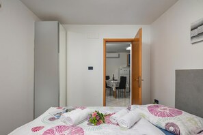 Family Apartment, Multiple Bedrooms (Seaview Apartment With Jacuzzi Ivano) - Seaview Apartment With Jacuzzi Ivano (Novi Vinodolski)