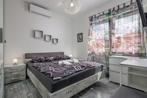Familienapartment, Mehrere Schlafzimmer, 2 Bäder, Bergseite (Comfortable Seaview Apartment Pacco)