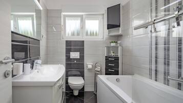 Family Apartment, Multiple Bedrooms, 2 Bathrooms, Mountainside (Comfortable Seaview Apartment Pacco) | Bathroom | Separate tub and shower, hair dryer, towels, soap