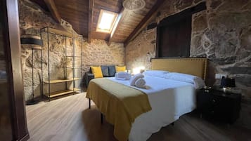 3 slaapkamers, een strijkplank/strijkijzer, gratis wifi, beddengoed