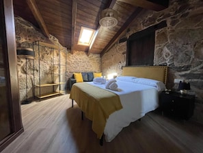 3 makuuhuonetta, silitysrauta/-lauta, ilmainen Wi-Fi, vuodevaatteet