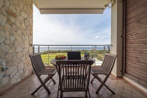 Outdoor dining - The Terrace on the Gulf of Alghero 1 (Alghero)