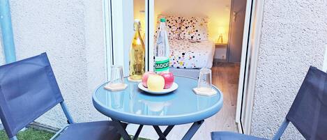 Internet, bed sheets