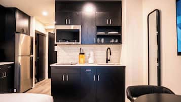 Peti sejuk, ketuhar gelombang mikro, ketuhar, dapur