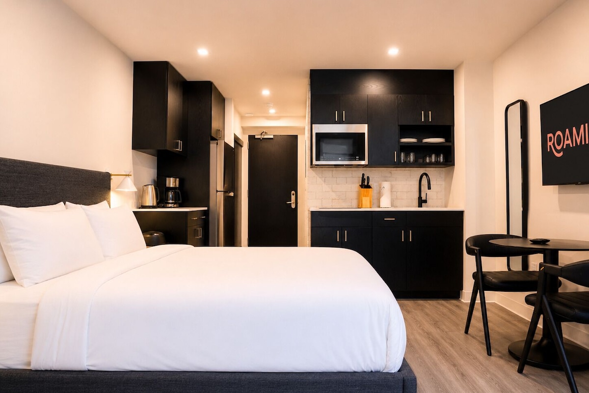Een strijkplank/strijkijzer, gratis wifi, beddengoed