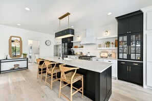 Private kitchen - Gorgeous 3-bedroom lakefront house with AC on charming Big Cedar Lake! (West Bend)