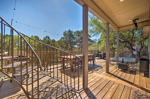 Outdoor spa tub - Canyon Lake Escape |Hot Tub| Game Room| Fire Pit (Canyon Lake)
