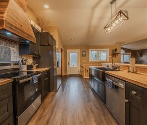 House, Multiple Beds, Hot Tub, Garden View (Magnificent 7) | Private kitchen - Magnificent 7 Home for 19 (Columbia Falls)