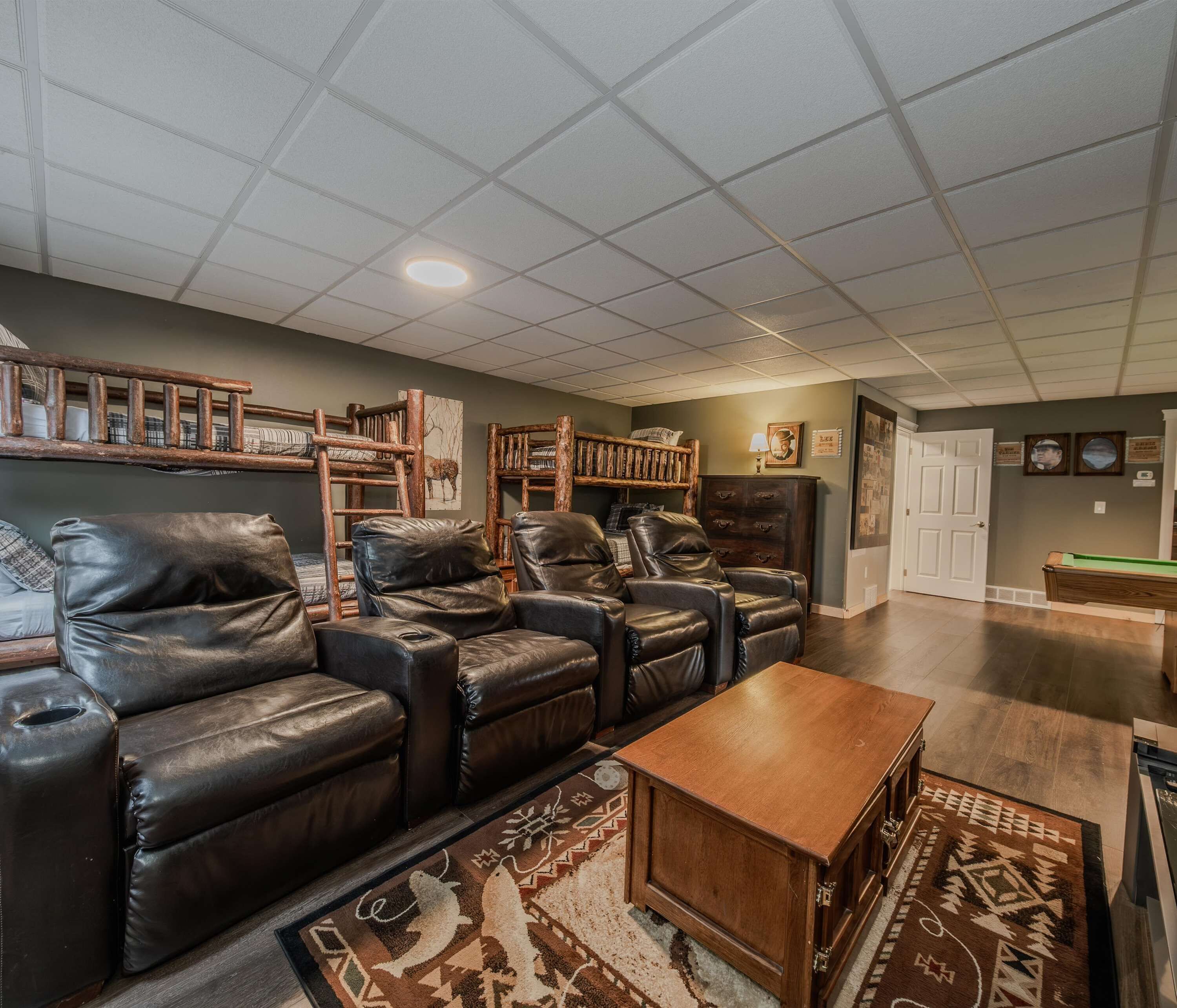 House, Multiple Beds, Hot Tub, Garden View (Magnificent 7) | Interior