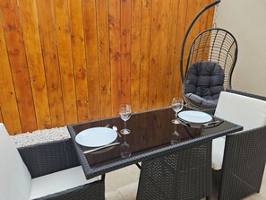 Outdoor dining - La Bastide Foch - Appart'Hôtel Premium Downtown - Ground Floor Accessibility (Salon-de-Provence)