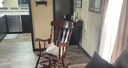 Cozy 1-bedroom home in tranquil Pikeville with AC. Beautiful Mountain Views