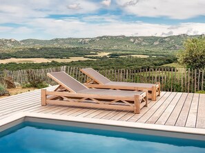 A heated pool - Contemporary sheepfold with heated swimming pool (Sotta)