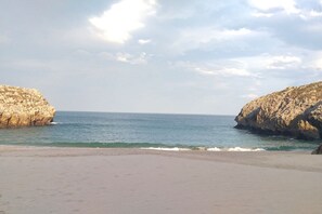 Beach - Apartment for 2 in the center of Nueva (Nueva de Llanes)