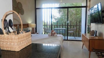 Iron/ironing board, travel crib, free WiFi