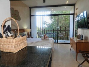 Iron/ironing board, travel crib, free WiFi - Welcome to the garden in Tulum — a chic, art-forward studio in the heart of Tulum combining style, comfort, and convenience. Enjoy your own private space with a king-size bed, fully equipped kitchen, smart TV, and AC. (Tulum)