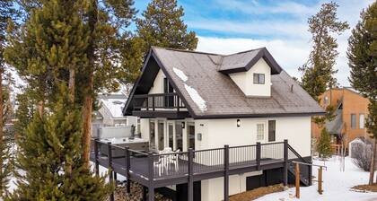 Wonderful 4 bedroom, private hot tub and mt views