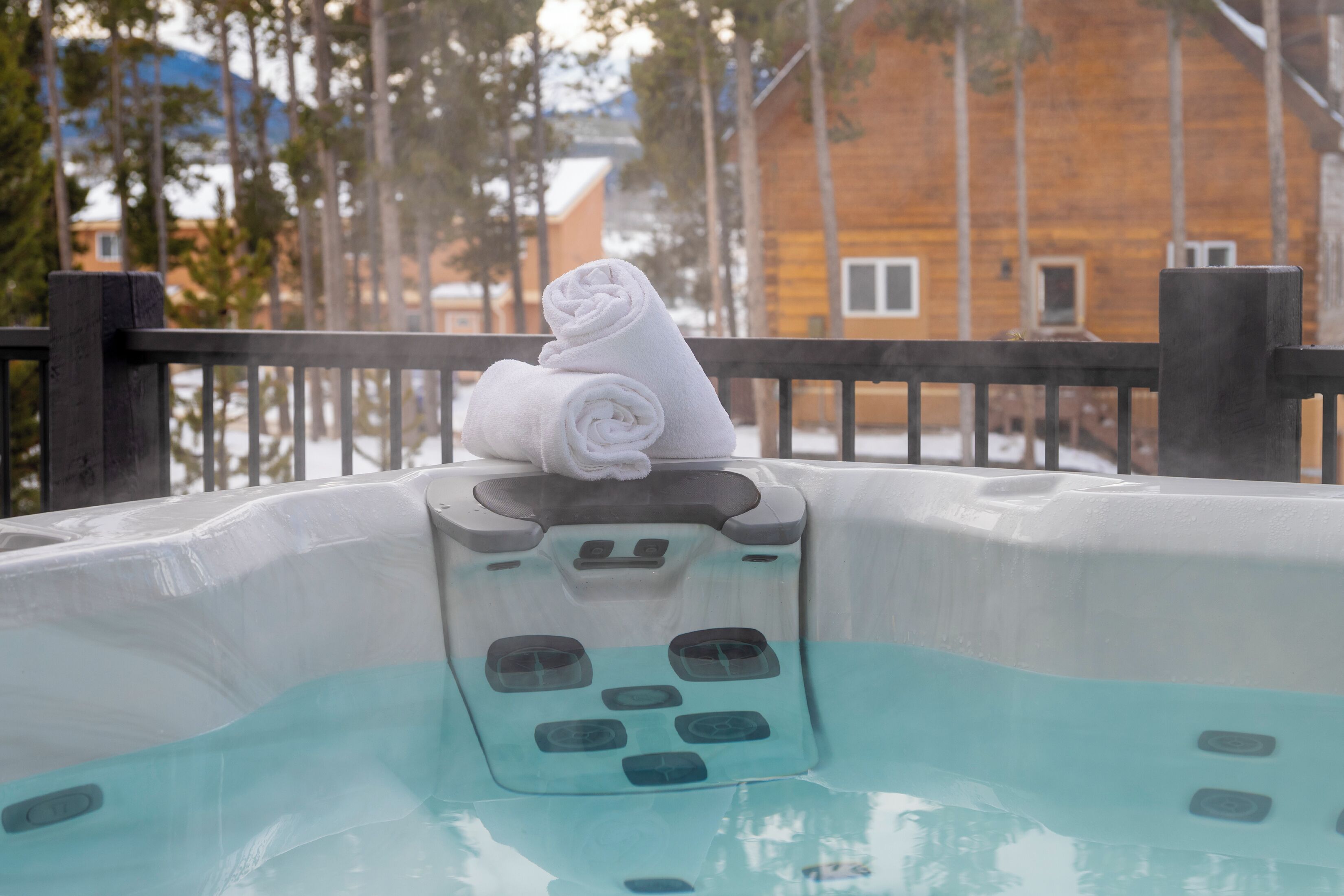 Bañera de hidromasaje al aire libre
