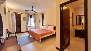 3 chambres, fer et planche à repasser, Wi-Fi, draps fournis