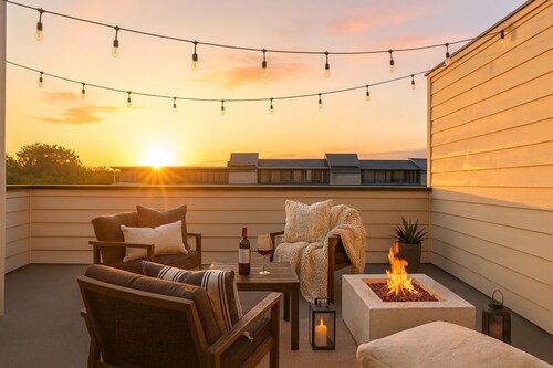 Luxury Dallas Townhome w/ Rooftop BBQ - Swings