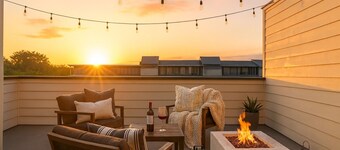 Luxury Dallas Townhome w/ Rooftop BBQ - Swings