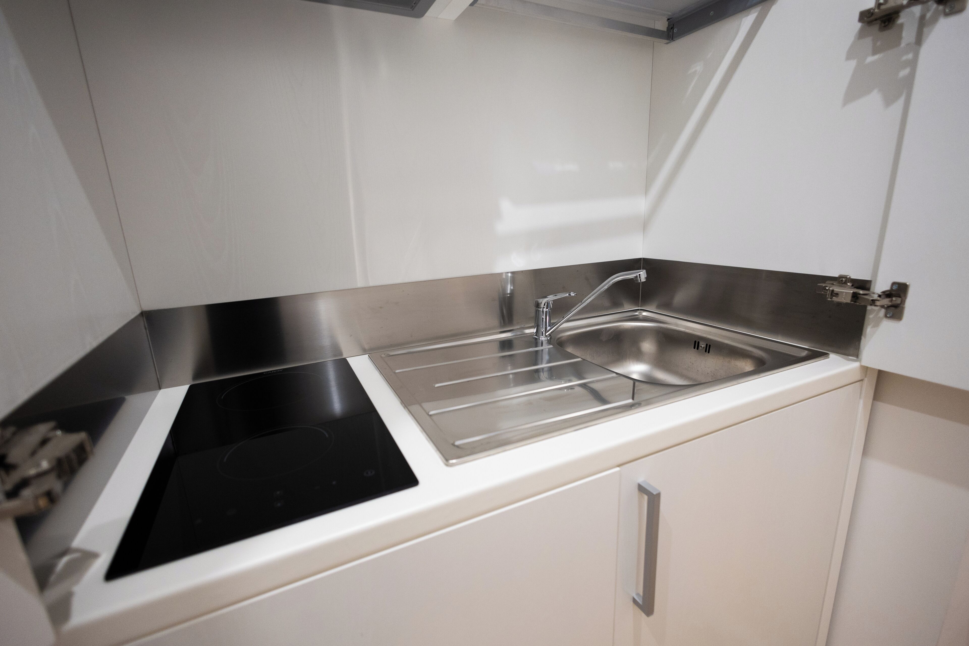 Micro-ondes dans l'espace commun, machine à expresso